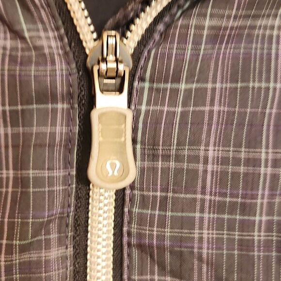 Lululemon Gray Plaid Athletic Jacket w/ Packable Hood Size Small - Picture 2 of 12